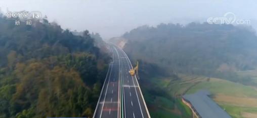 撤銷省界收費(fèi)站后 高速擁堵明顯緩解 撤銷省界收費(fèi)站后 高速擁堵明顯緩解